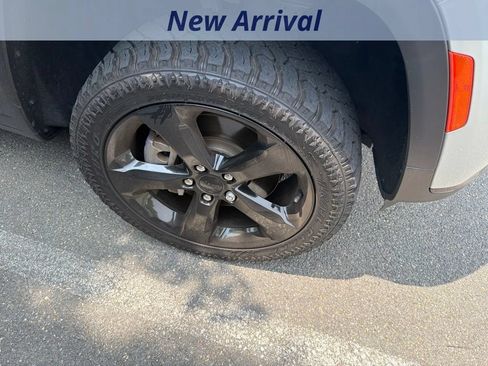 Used 2023 Jeep Grand Cherokee L Laredo AWD/4WD image 3