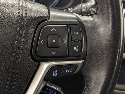 Used 2019 Toyota Highlander Limited image 26
