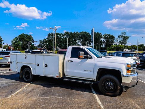 Used 2018 Chevrolet Silverado 3500 W/T w/ WT Convenience Package AWD/4WD image 3
