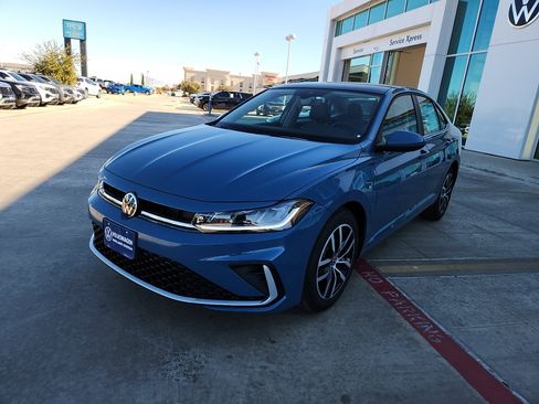 New 2026 Volkswagen Jetta SE image 3