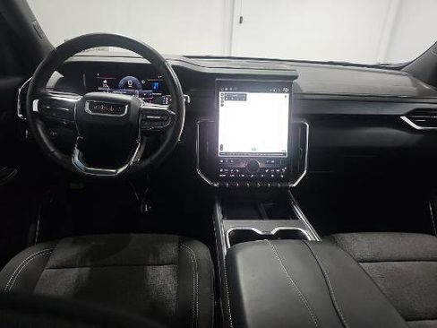 Used 2025 GMC Acadia Elevation image 10