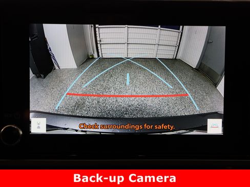 Used 2025 Toyota Camry SE image 21