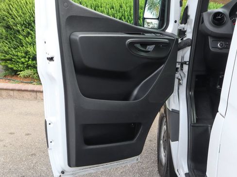 Used 2024 Mercedes-Benz Sprinter 2500 w/ Acoustic Package image 19