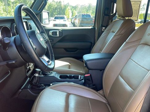 Used 2020 Jeep Gladiator Overland AWD/4WD image 13
