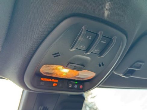 Used 2025 Chevrolet Trax RS w/ Sunroof Package image 27