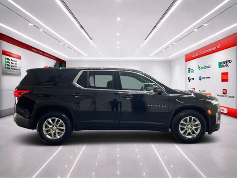 Used 2022 Chevrolet Traverse LS image 8