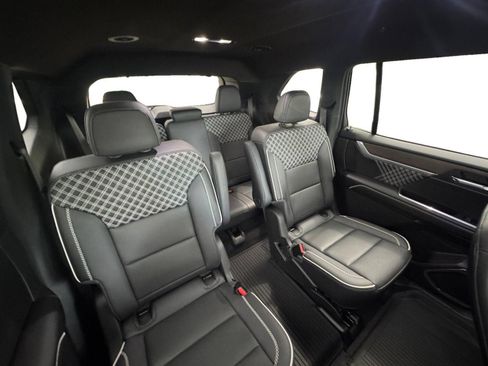 Used 2025 GMC Acadia Denali w/ LPO, Floor Liner Package AWD/4WD image 16
