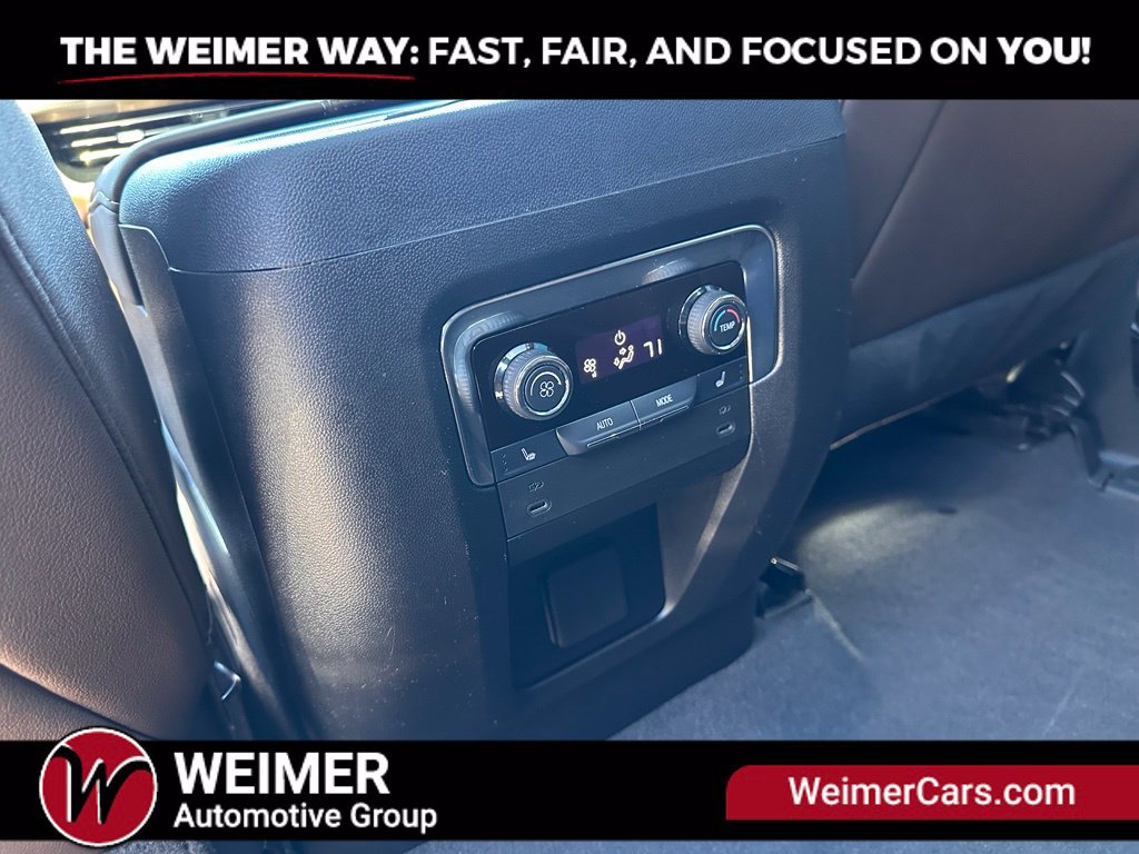 Used 2025 Chevrolet Suburban High Country AWD/4WD image 24