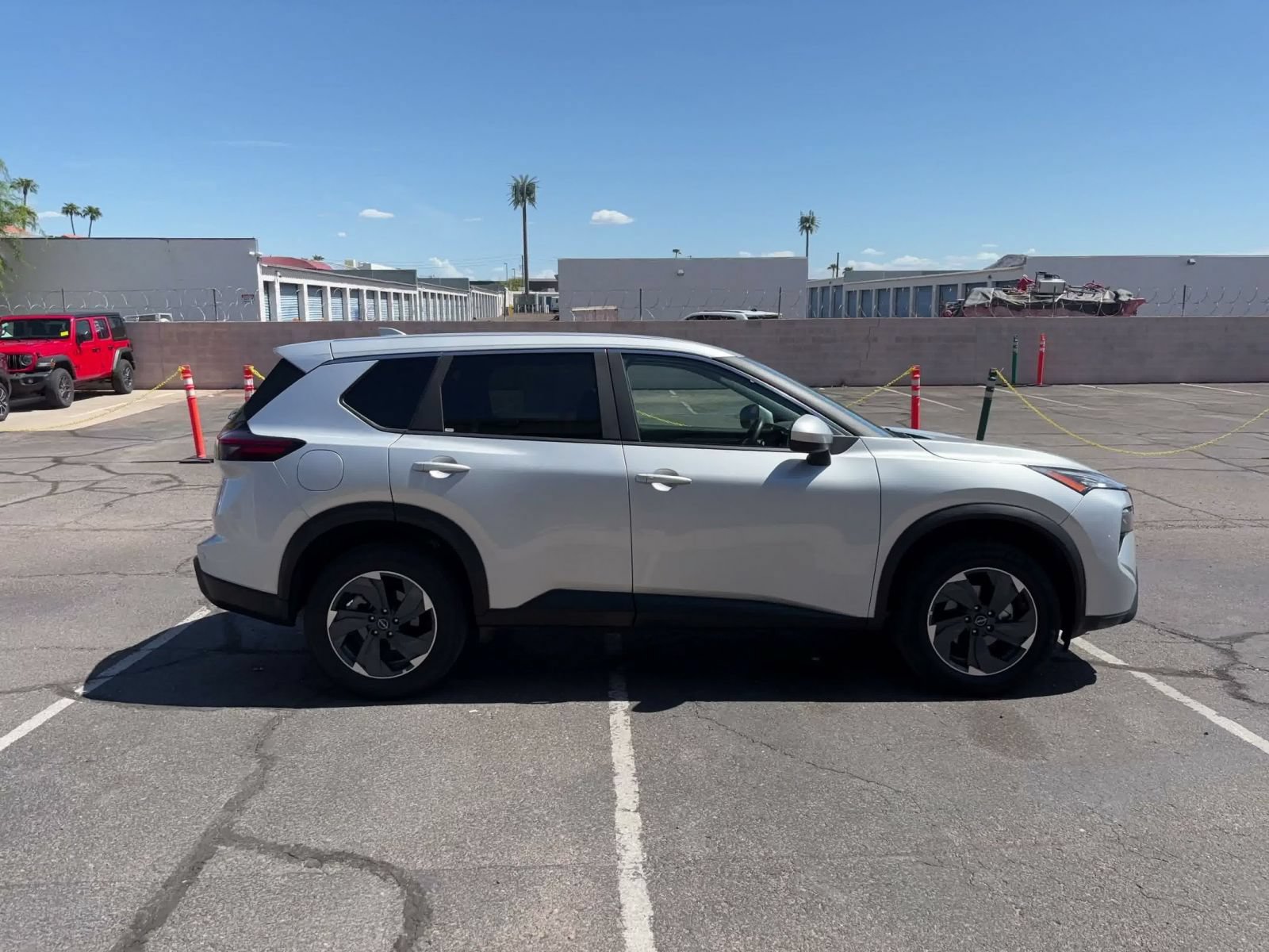 Used 2025 Nissan Rogue SV FWD image 15