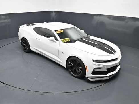 Used 2021 Chevrolet Camaro SS RWD image 33