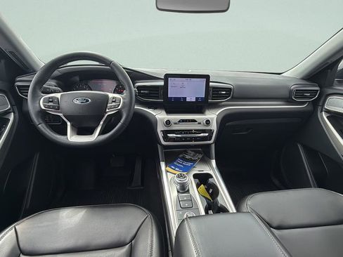 Used 2024 Ford Explorer XLT w/ Equipment Group 202A image 11