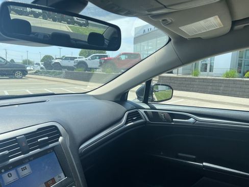 Used 2019 Ford Fusion SE AWD/4WD image 18
