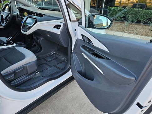 Used 2020 Chevrolet Bolt LT w/ Driver Confidence II Package image 27