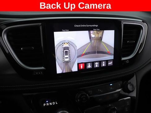 Used 2024 Chrysler Pacifica Premium FWD image 26