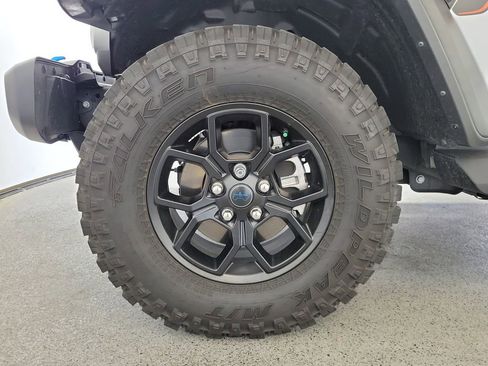 Used 2024 Jeep Wrangler Unlimited AWD/4WD image 9