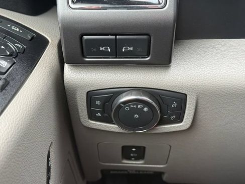 Certified 2021 Ford F250 XLT w/ XLT Premium Package AWD/4WD image 22