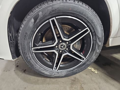 Used 2024 Mercedes-Benz GLE 450 4MATIC image 34