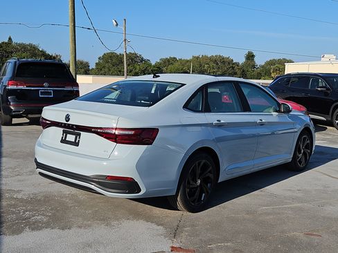 New 2026 Volkswagen Jetta SE image 4