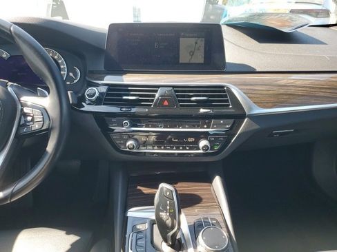 Used 2018 BMW 530e w/ Premium Package 2 image 21