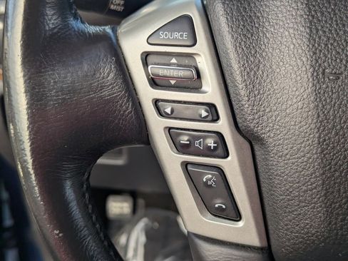 Used 2018 Nissan Titan SL w/ Chrome Package image 28