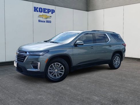 Used 2023 Chevrolet Traverse LT FWD image 1