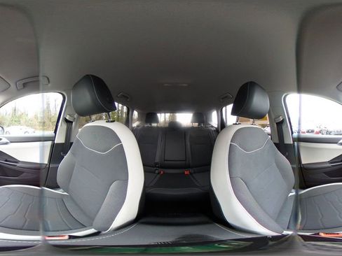 Used 2025 Volkswagen Taos SE image 43