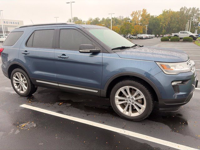 Used 2018 Ford Explorer XLT w/ Equipment Group 202A AWD/4WD image 9