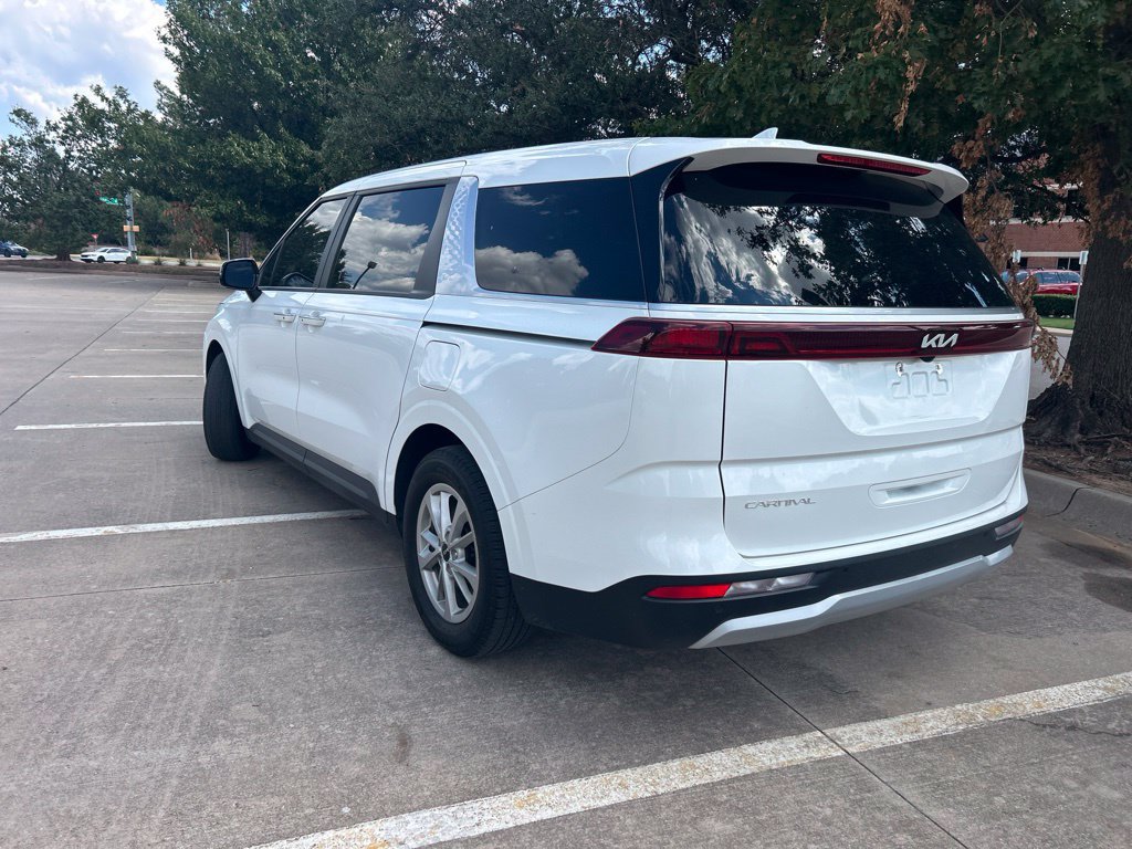Used 2024 Kia Carnival LX FWD image 8