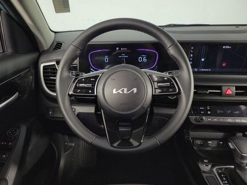 Used 2025 Kia Seltos S FWD image 21