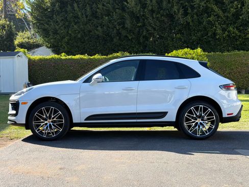 Used 2026 Porsche Macan AWD/4WD image 2