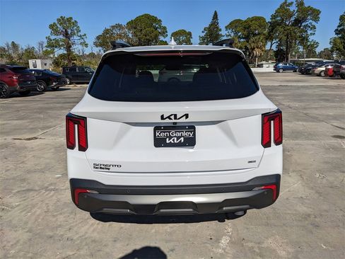 Certified 2025 Kia Sorento SX image 9