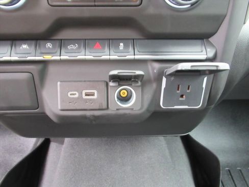 Used 2025 Chevrolet Silverado 1500 Custom image 23