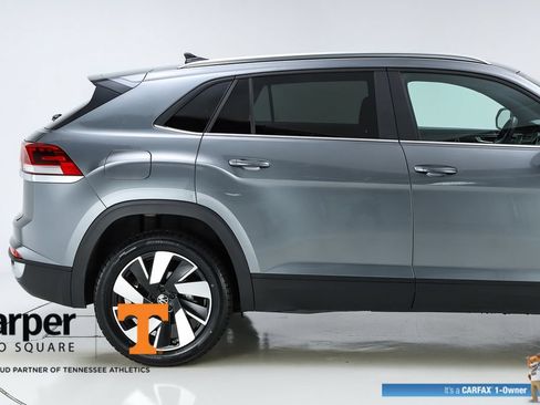 Used 2024 Volkswagen Atlas Cross Sport SE w/ Panoramic Sunroof Package FWD image 11