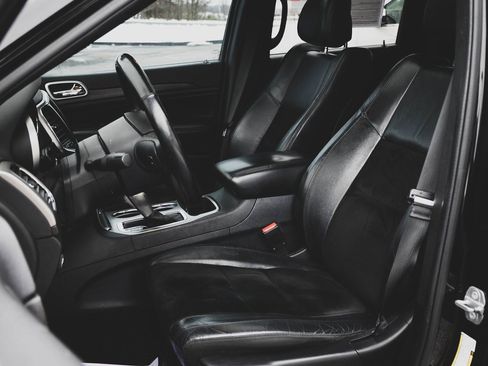 Used 2018 Jeep Grand Cherokee Altitude image 22