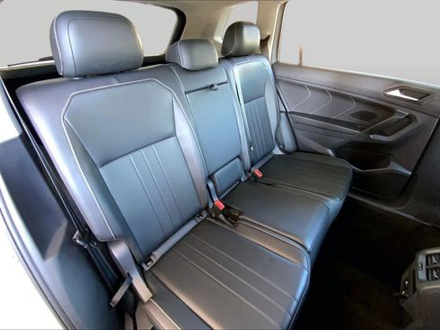 Used 2024 Volkswagen Tiguan SE AWD/4WD image 19
