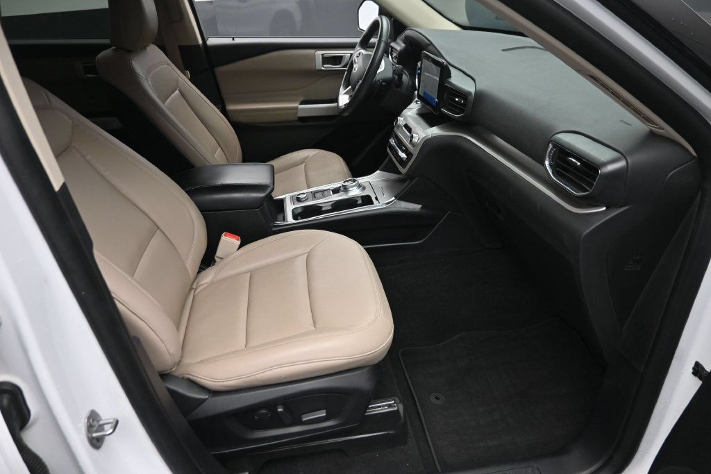 Used 2020 Ford Explorer XLT w/ Equipment Group 202A AWD/4WD image 9