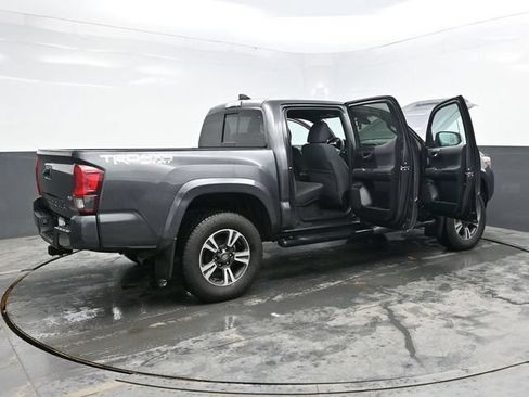 Used 2019 Toyota Tacoma TRD Sport AWD/4WD image 38