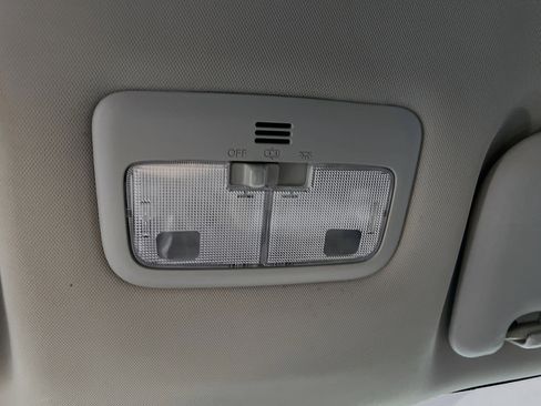 Used 2017 Toyota Corolla LE image 19