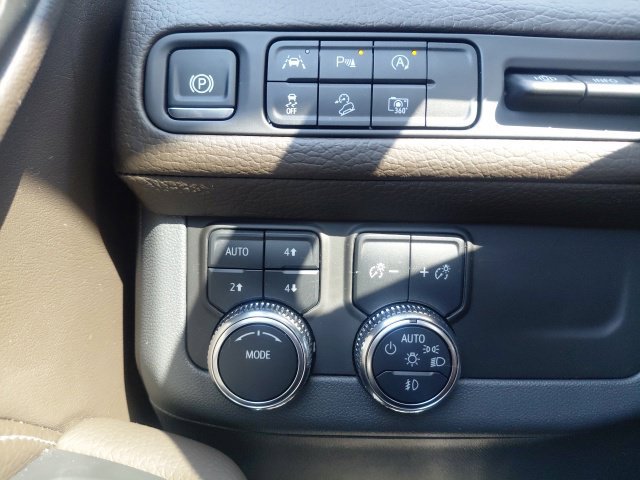 Used 2024 GMC Yukon Denali AWD/4WD image 32