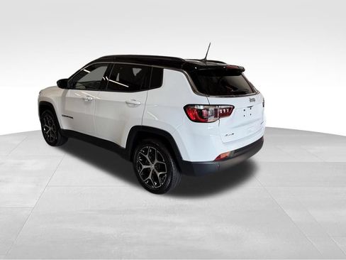 Used 2024 Jeep Compass Limited AWD/4WD image 3