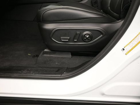 Used 2025 Jeep Grand Cherokee L Limited RWD image 16