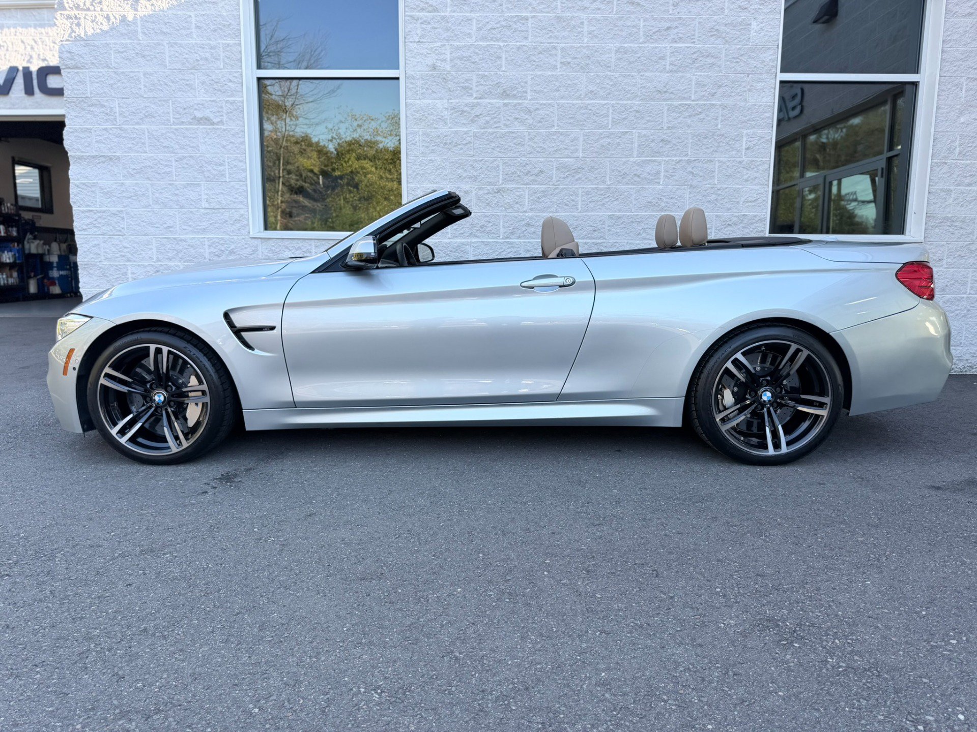 Used 2015 BMW M4 Convertible RWD image 12