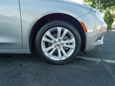 Used 2016 Chrysler 200 Limited FWD image 11