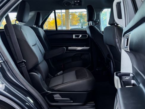 Used 2023 Ford Explorer XLT image 31