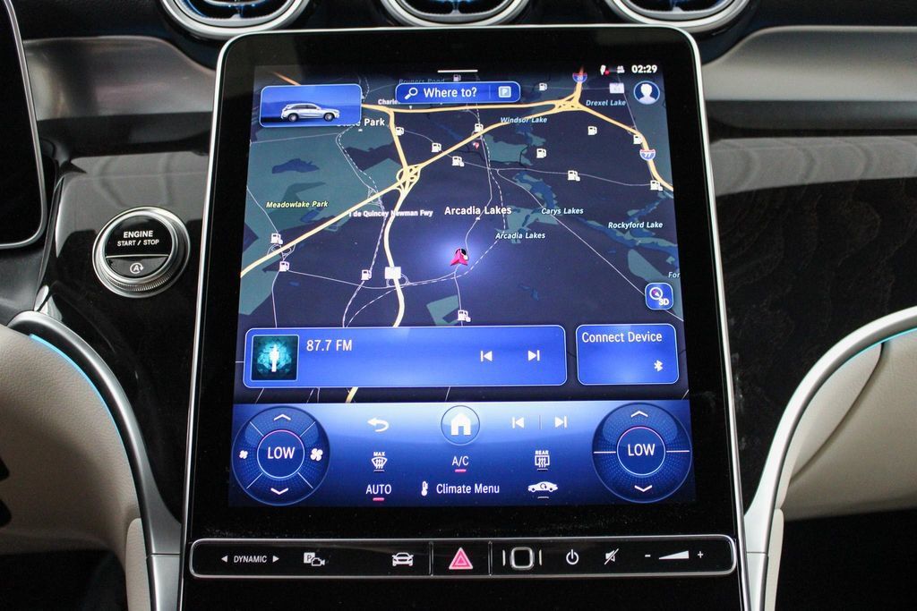 Used 2025 Mercedes-Benz GLC 300 image 34
