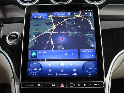 Used 2025 Mercedes-Benz GLC 300 image 34