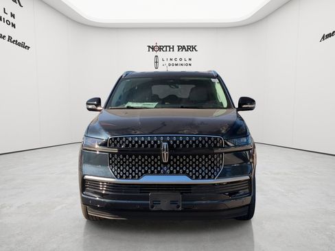 New 2026 Lincoln Navigator Premiere AWD/4WD image 8