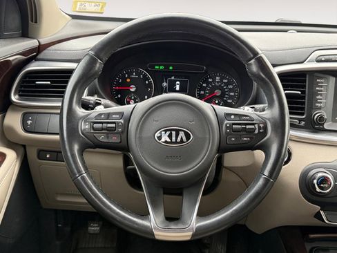 Used 2017 Kia Sorento EX image 31