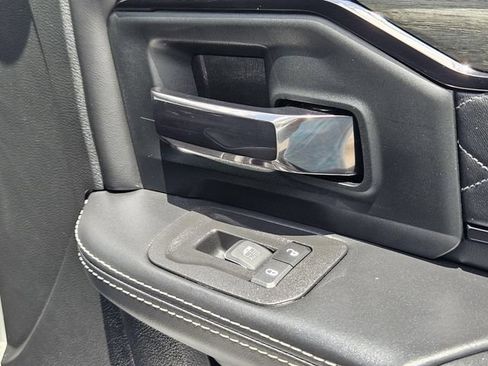 Used 2025 RAM 3500 Limited AWD/4WD image 14
