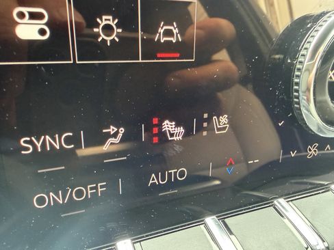 Used 2025 GMC Terrain Elevation w/ Elevation Premium Package AWD/4WD image 22